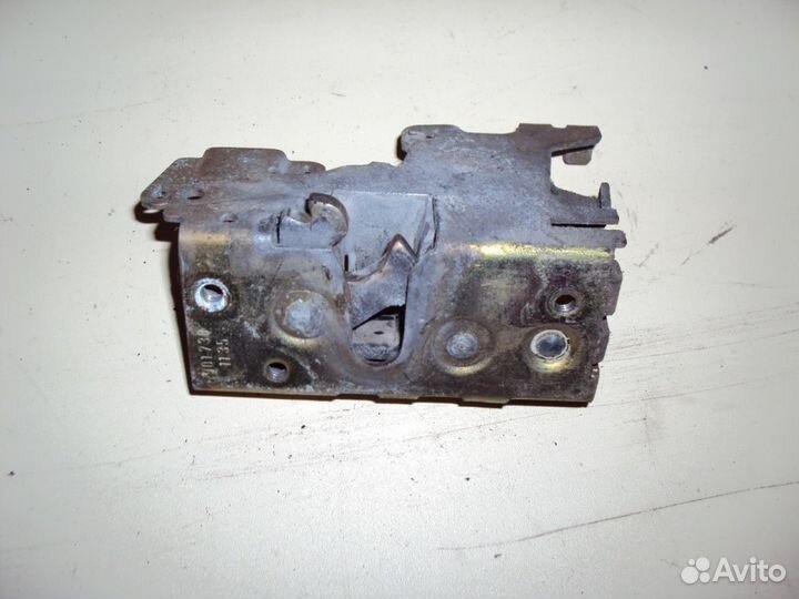 Замок передний Мерседес Вито 638 Vito W638