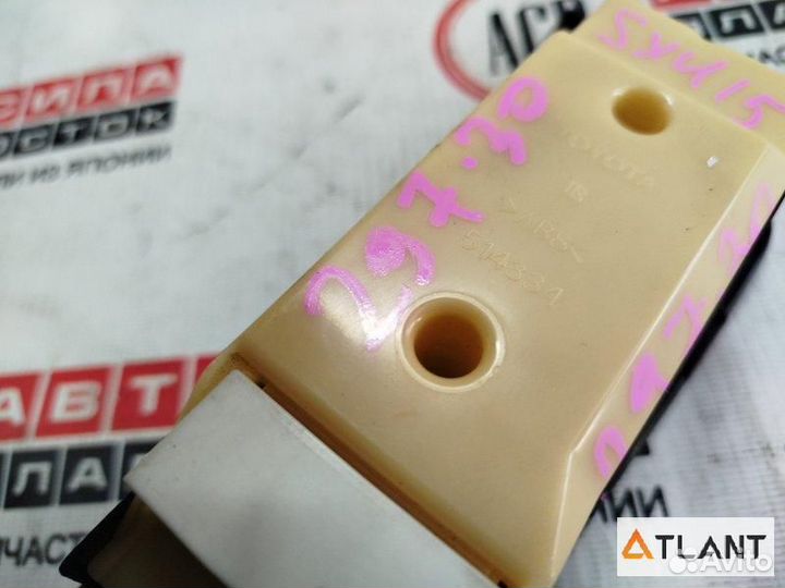 Блок упр. стеклоподьемниками передний правый toyot