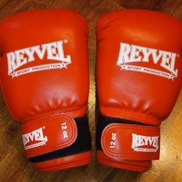 Боксерские перчатки 12 oz reyvel
