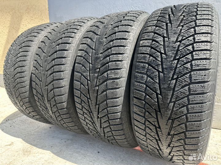 Hankook Winter I'Cept iZ 2 W616 215/50 R17