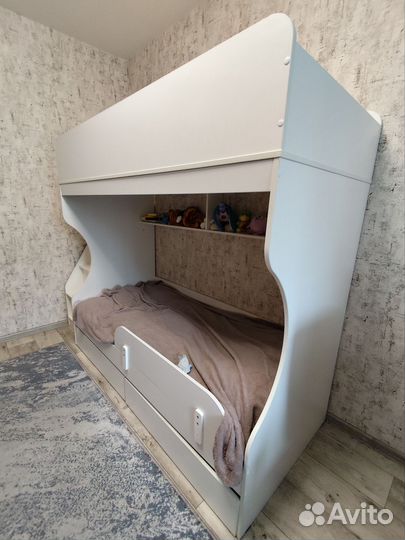 Двухъярусная кровать