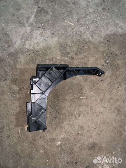 Кронштейн правый Infiniti fx30 fx37 qx70 s51