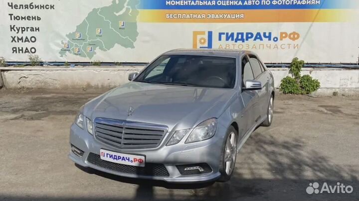 Обшивка стойки задней правой нижняя Mercedes-Benz