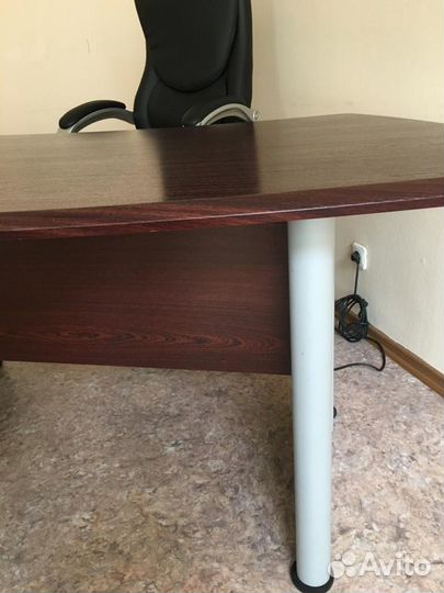 Продам стол руководителя с брифинг-приставкой