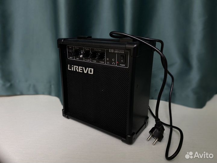 Гитарный комбоусилитель Lirevo FB-G10 10 ватт