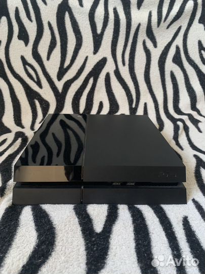 Sony Playstation 4 500gb игры + 2 джойстика