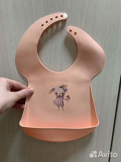 Нагрудник пластмассовый