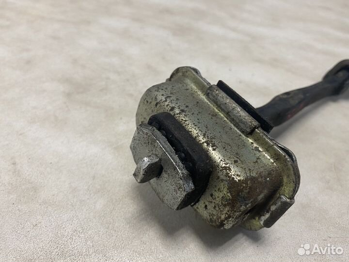 Ограничитель задней левой двери actyon sport