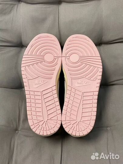 Nike air jordan 1 travis scott