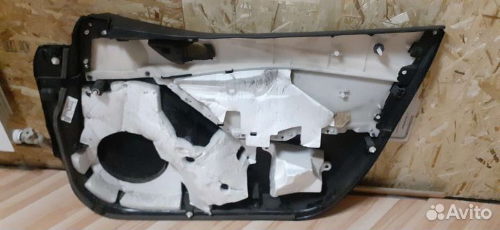 Обшивка передней левой двери mazda GJ