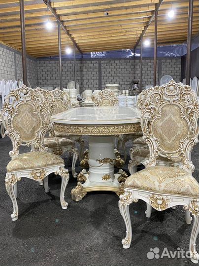 Стол и стулья