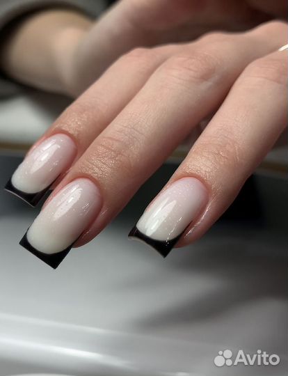 Модель на маникюр