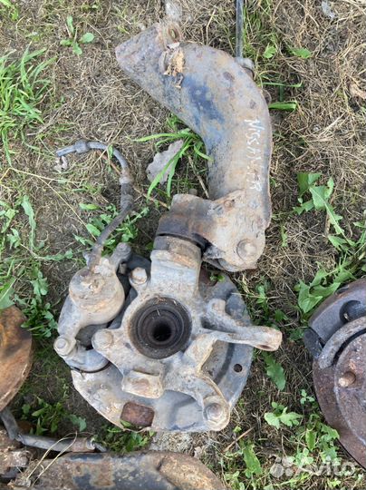 Поворотный кулак Ниссан primera p10