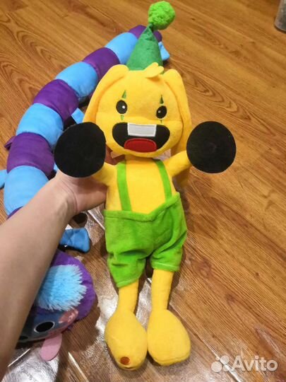 Кролик Бонзо и Мопс гусеница