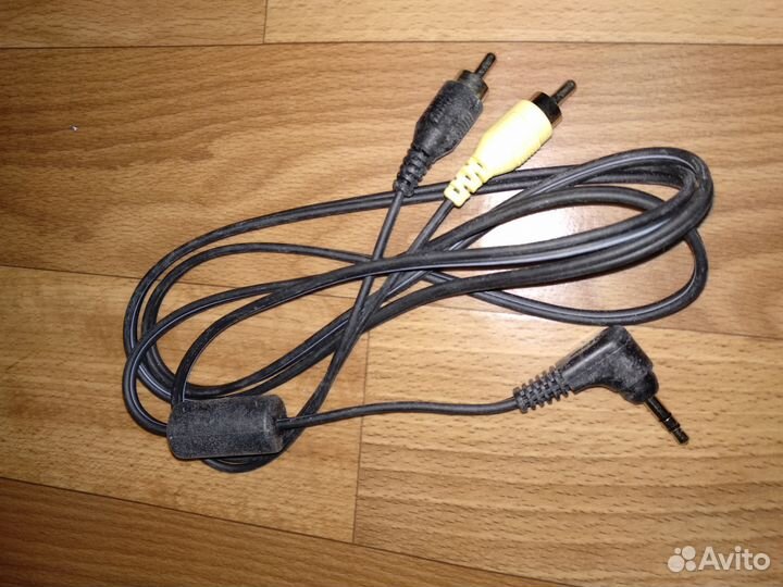 Провода компьютерные и микрофоны