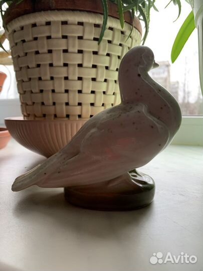 Статуэтка голубь