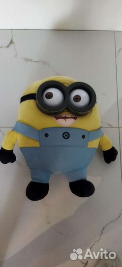 Яркая игрушка большой миньон 50 см