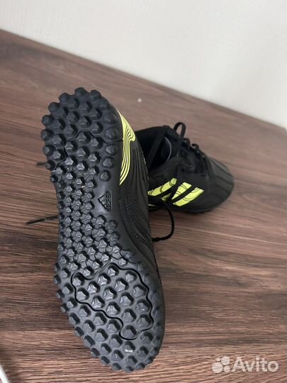 Бутсы футбольные adidas 34 размер