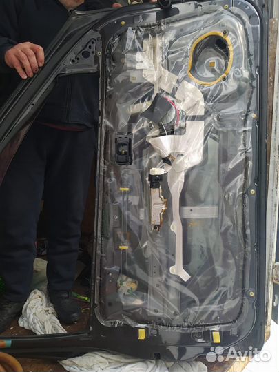 Дверь левая в сборе nisan pulsar Almere 1997года