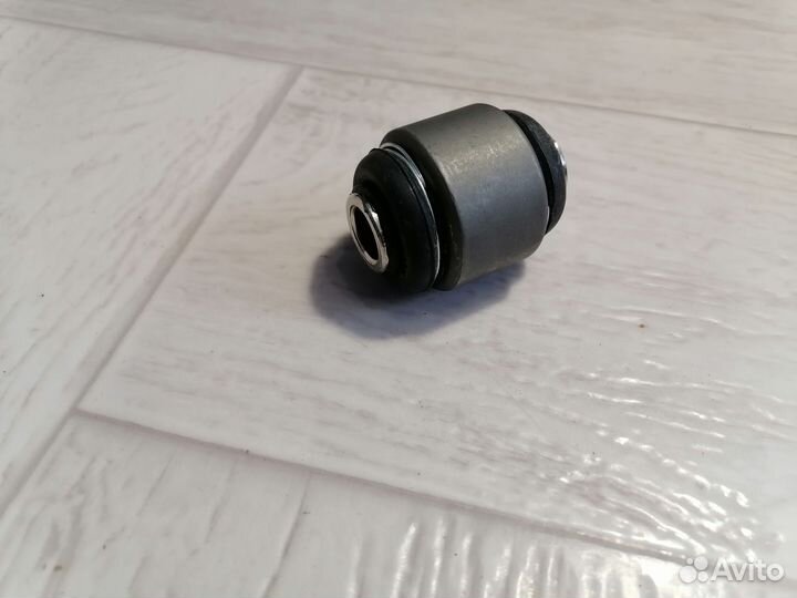 Сайлентблок задней цапфы плавающий Toyota Mark II