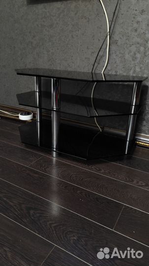 Тумбочка под телевизор стеклянная