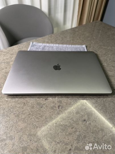 Macbook 15 2019 i9 512gb