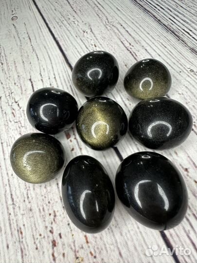 Натуральный камень золотистый обсидиан
