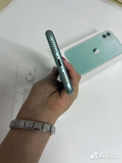 Телефон iPhone 11