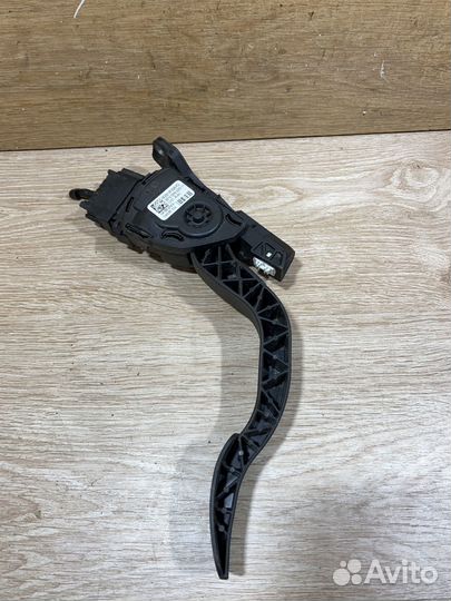 Педаль газа Ford Galaxy 2 301078