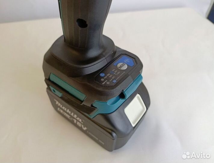 Аккумуляторный Гайковерт Makita 700Нм