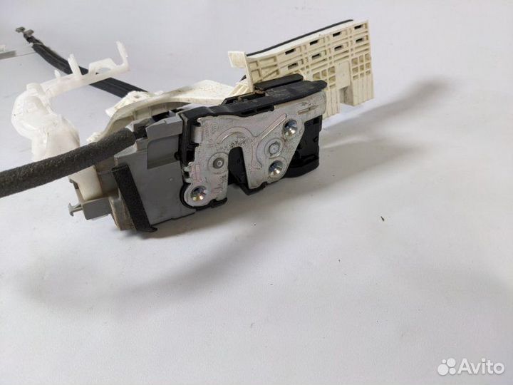 Замок двери передний правый Hyundai Tucson 3 TL