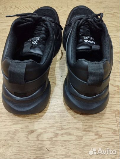 Кроссовки женские