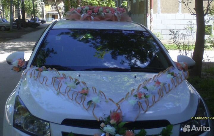 Прокат свадебных украшений для свадебного авто