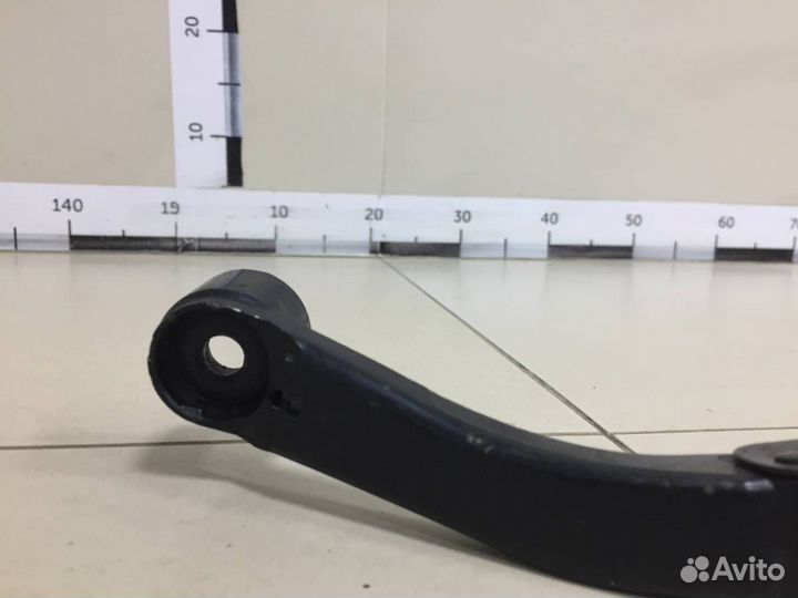 Поводок стеклоочистителя передний правый Mitsubish