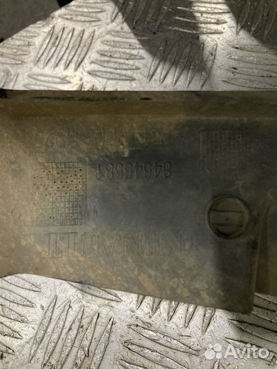 Облицовка фары правая Volvo 84545581