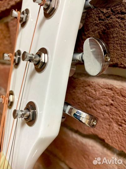Гитара новая