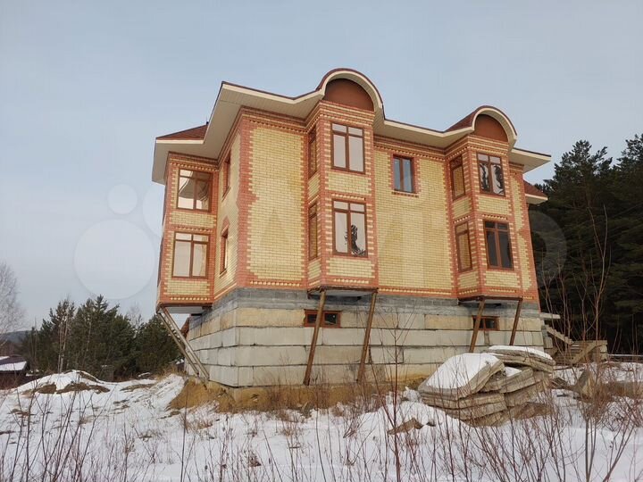 Коттедж 450 м² на участке 15 сот.