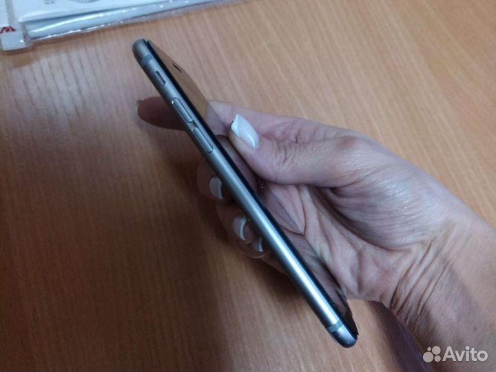 Телефон iPhone 6