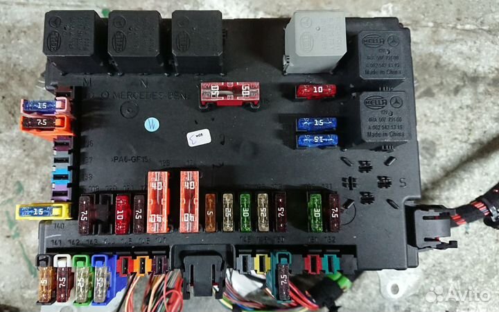 Блок предохранителей и реле задний Mercedes w221