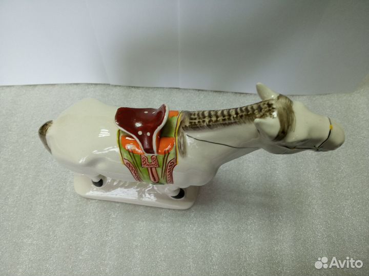 Фарфоровая статуэтка 