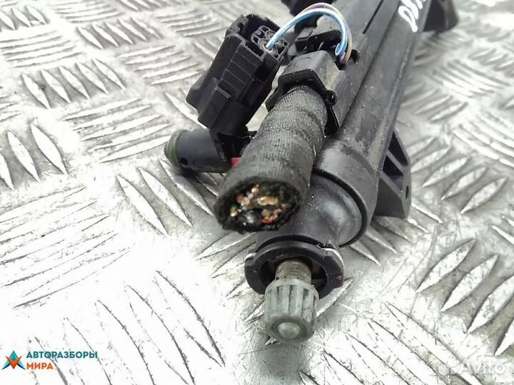 Топливная рампа Volkswagen Polo 5 2011 03E133320A