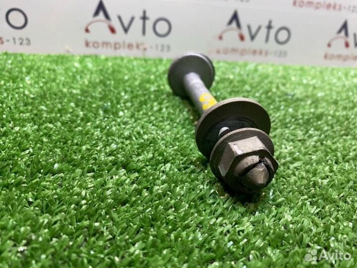 Болт развальный задний Mercedes-Benz E-Class W212