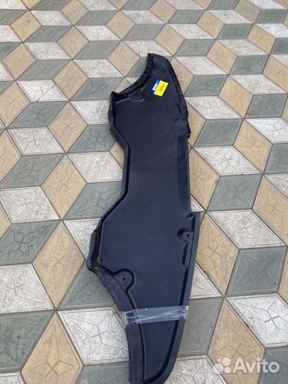 Защита двигателя пыльник на Mercedes w140