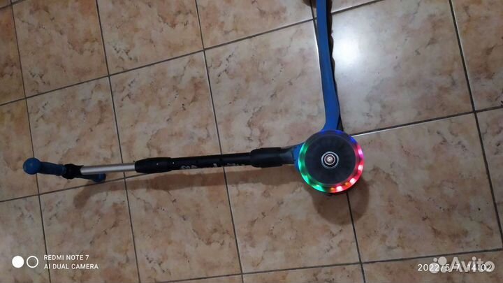 Самокат трехколесный