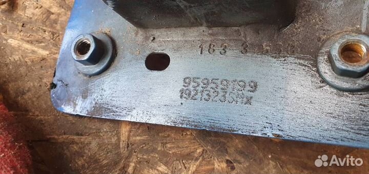 Кронштейн усилителя переднего бампера левый Opel