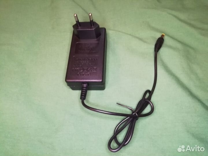 Зарядное устройство для 21В аккумуляторов Li-ion