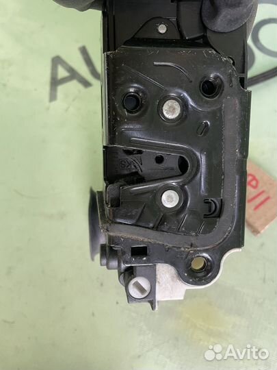 Замок задней левой двери golf 6