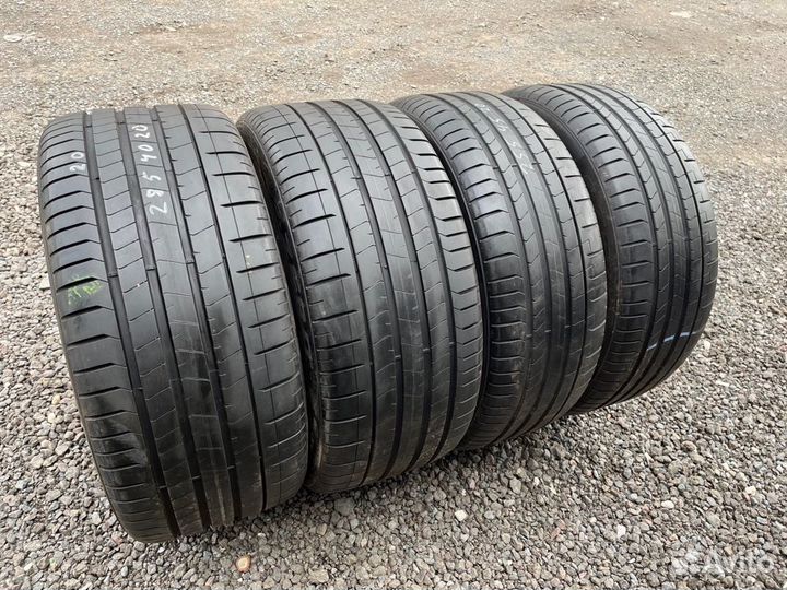 Pirelli P Zero PZ4 255/45 R20 и 285/40 R20