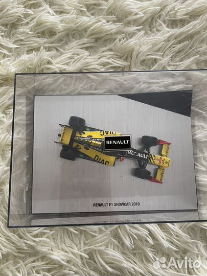 Коллекционная машинка Renault F1 Showcar 2010