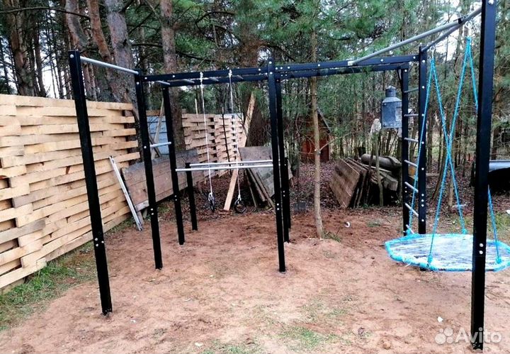 Спортивная воркаут площадка комплекс